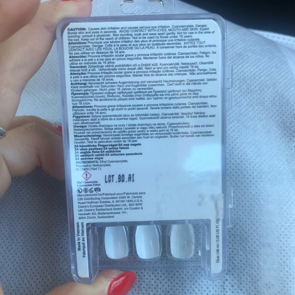 False Nails - Picture 3 of 3